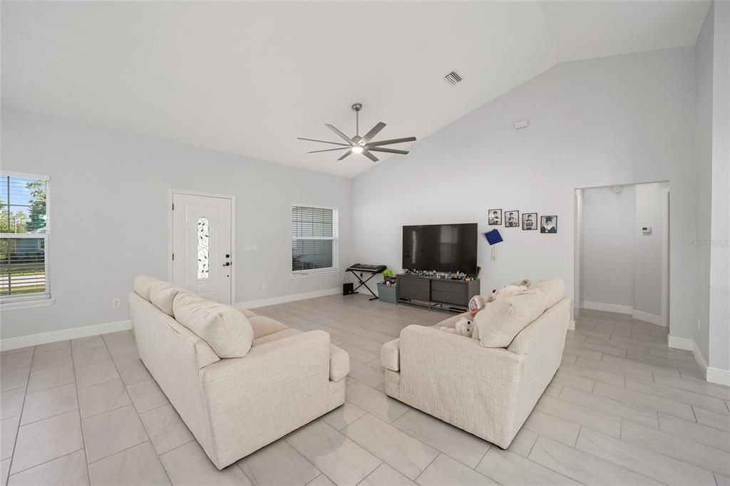 Active With Contract: $325,000 (3 beds, 2 baths, 1678 Square Feet)