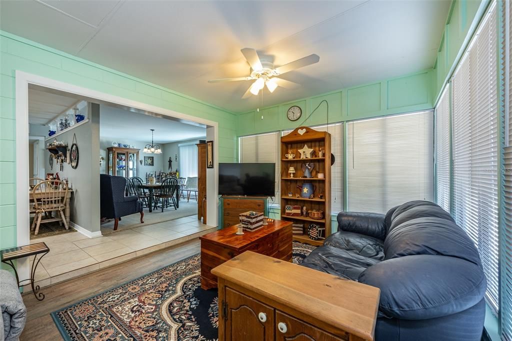 For Sale: $285,000 (2 beds, 1 baths, 1344 Square Feet)