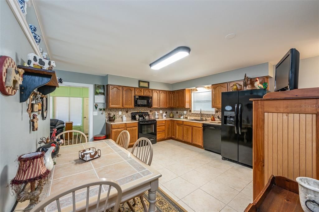 For Sale: $290,000 (2 beds, 1 baths, 1344 Square Feet)