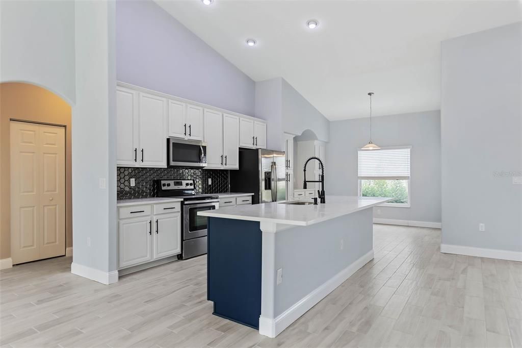 For Sale: $749,900 (4 beds, 2 baths, 2208 Square Feet)