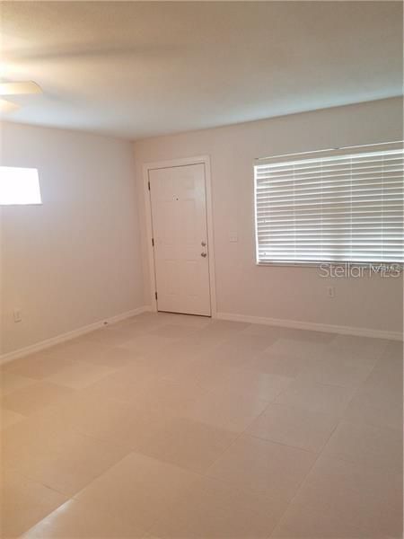 Active With Contract: $1,095 (2 beds, 1 baths, 750 Square Feet)