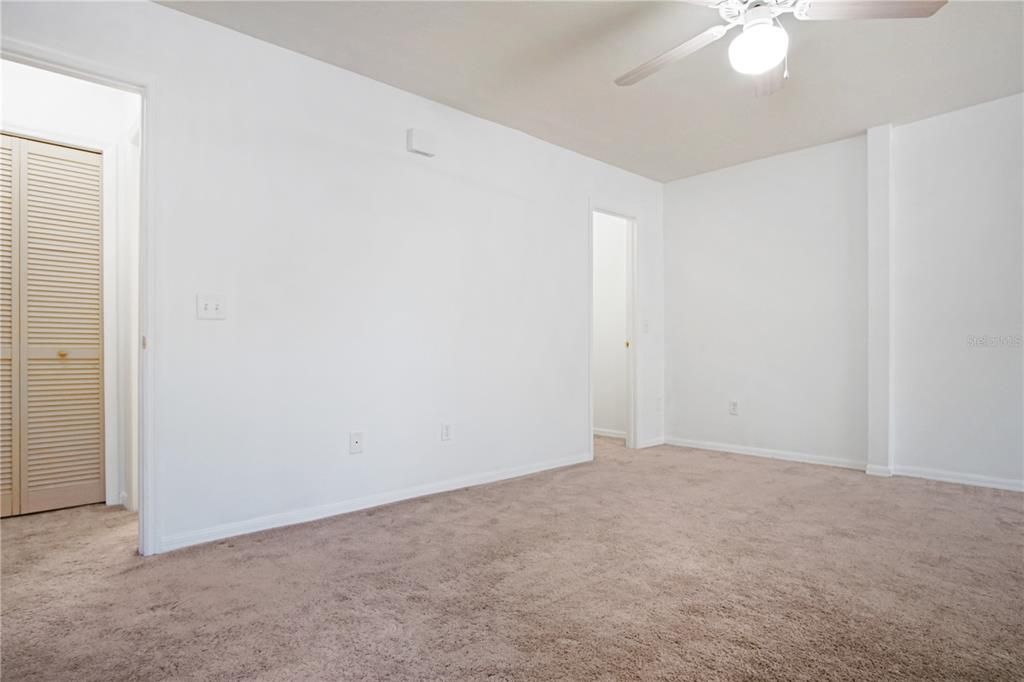 Active With Contract: $885 (0 beds, 1 baths, 650 Square Feet)