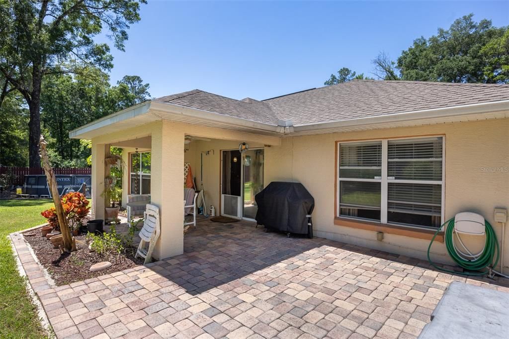 Active With Contract: $279,900 (3 beds, 2 baths, 1556 Square Feet)