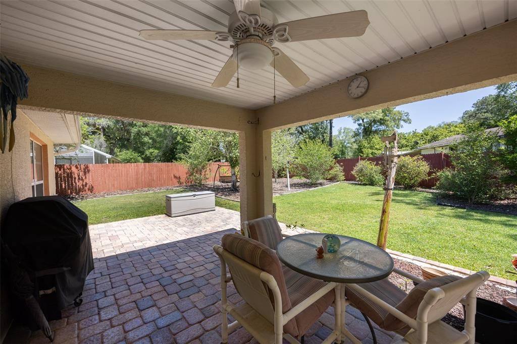 Active With Contract: $279,900 (3 beds, 2 baths, 1556 Square Feet)