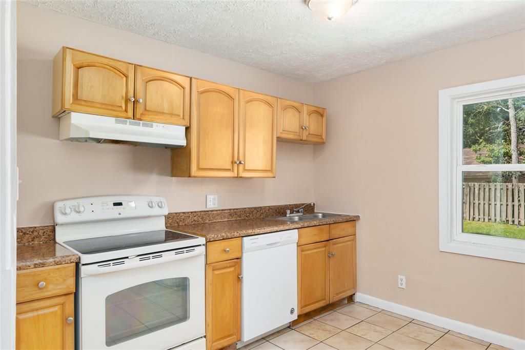 For Rent: $1,215 (2 beds, 1 baths, 700 Square Feet)
