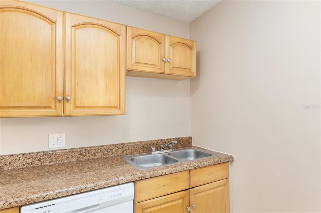 For Rent: $1,215 (2 beds, 1 baths, 700 Square Feet)