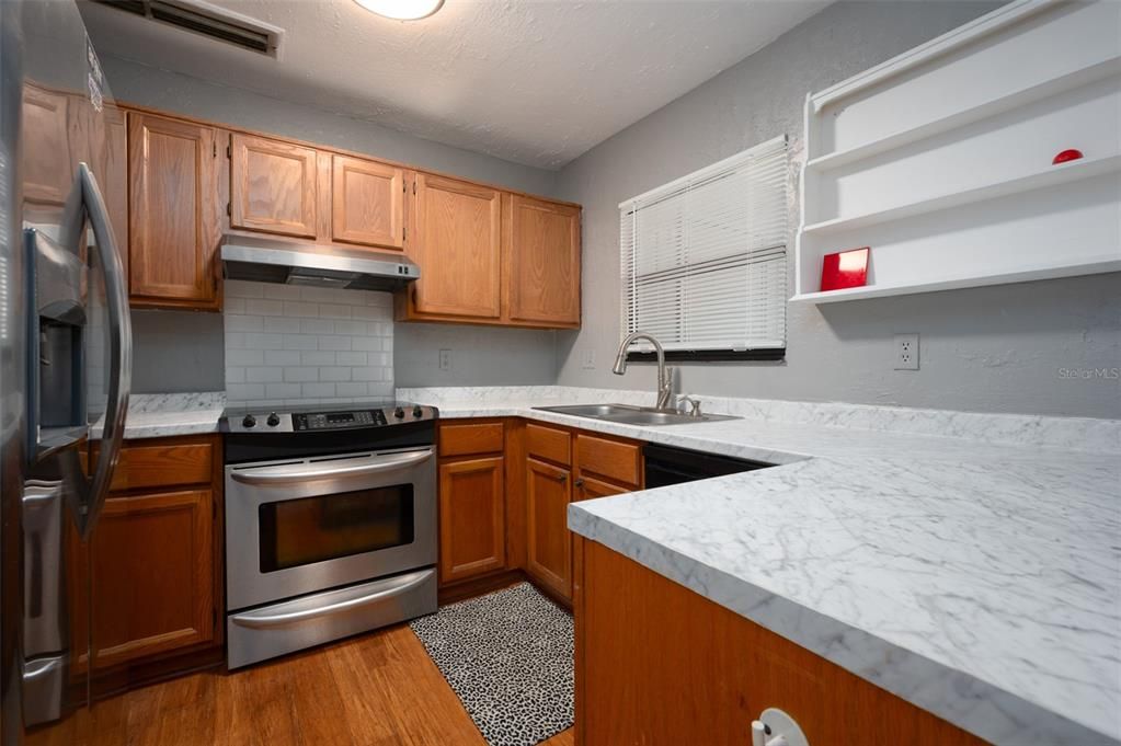 For Sale: $99,900 (2 beds, 2 baths, 1226 Square Feet)