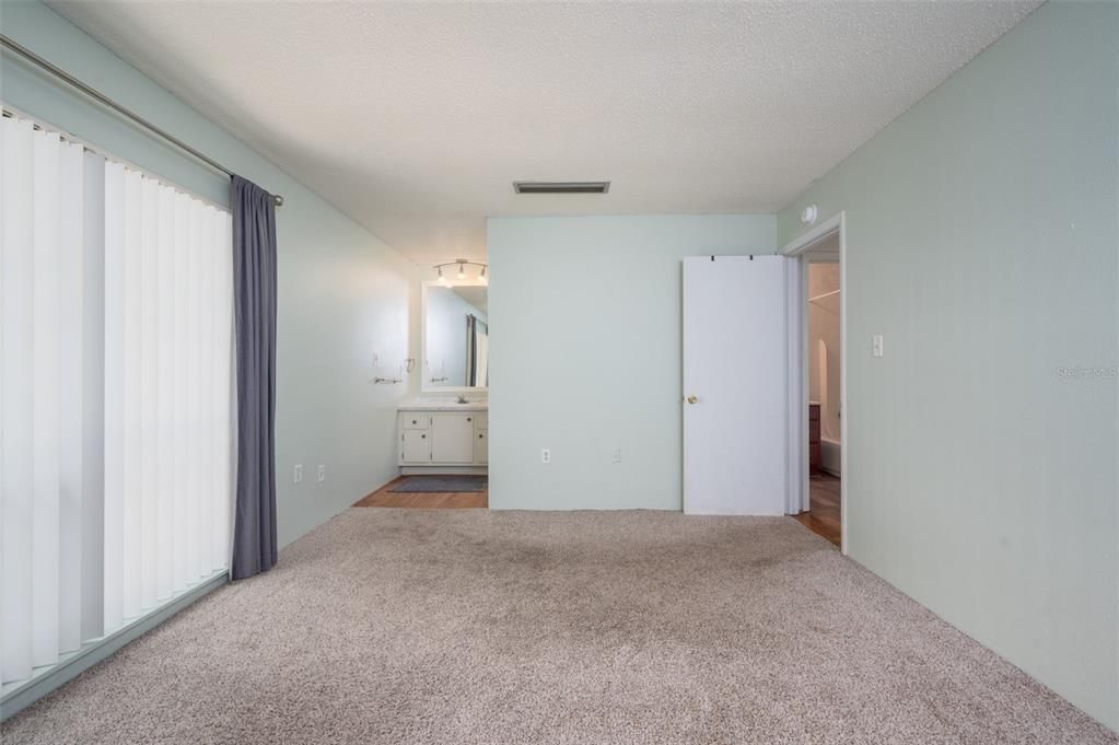 Active With Contract: $99,900 (2 beds, 2 baths, 1226 Square Feet)
