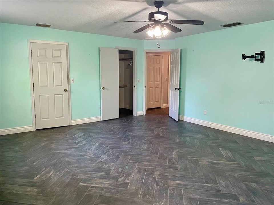 For Sale: $349,950 (3 beds, 2 baths, 2177 Square Feet)