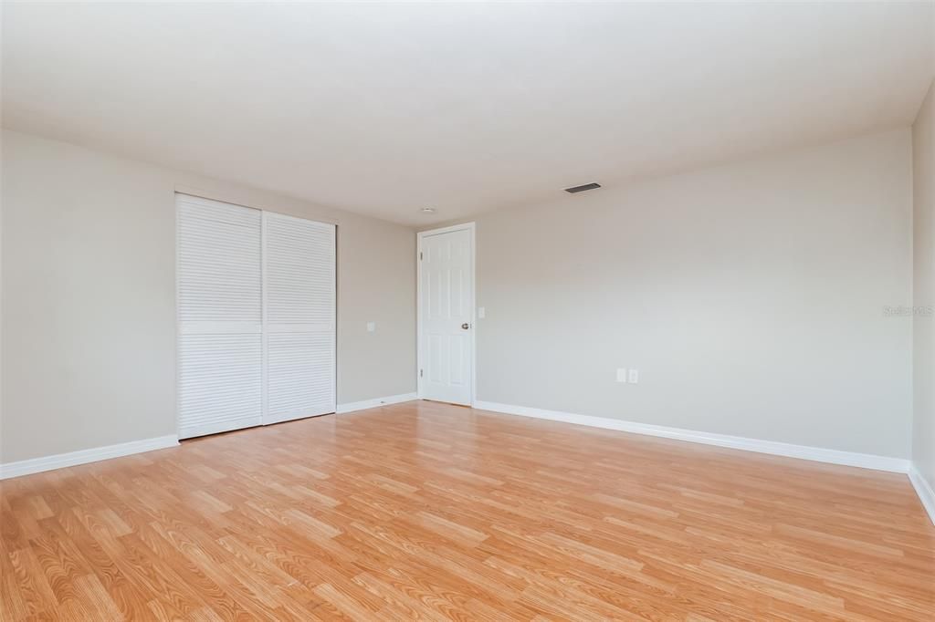 Active With Contract: $225,000 (2 beds, 1 baths, 1128 Square Feet)