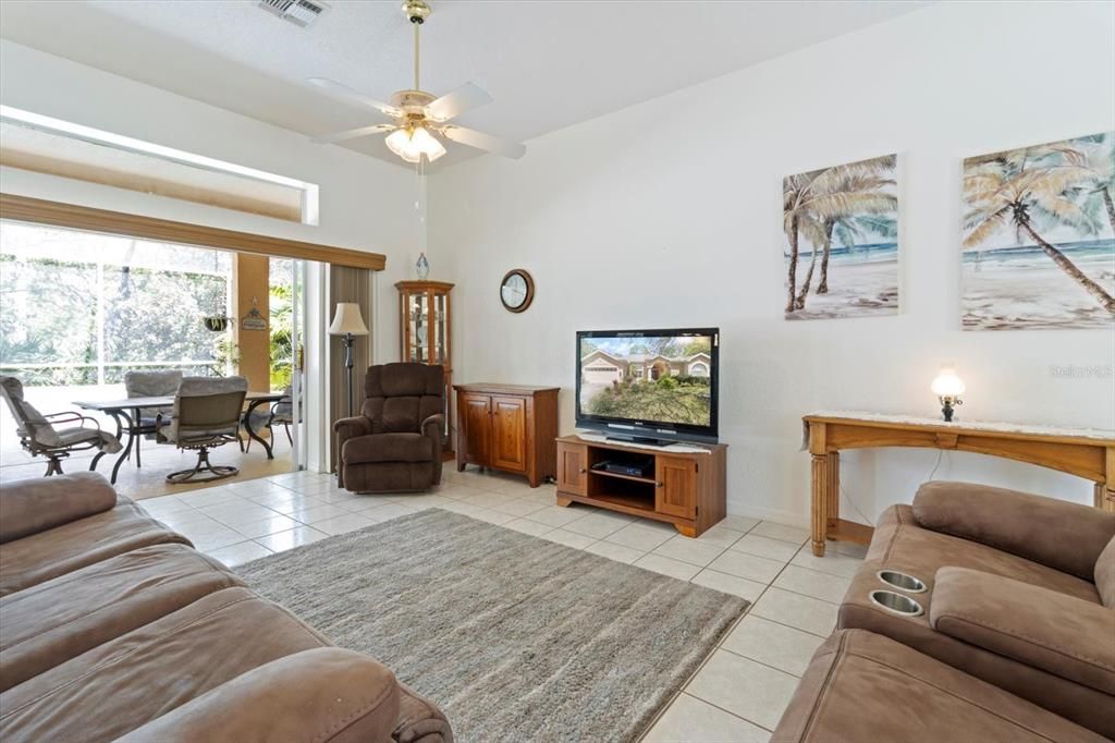 For Sale: $385,000 (3 beds, 2 baths, 1947 Square Feet)