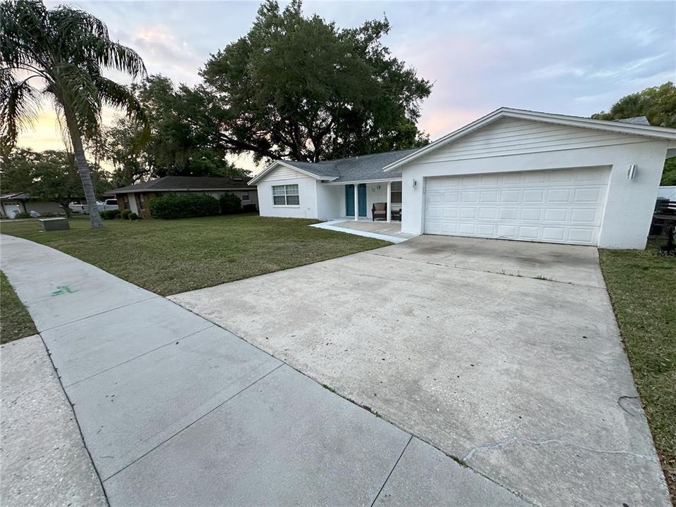 Active With Contract: $2,890 (4 beds, 3 baths, 2213 Square Feet)