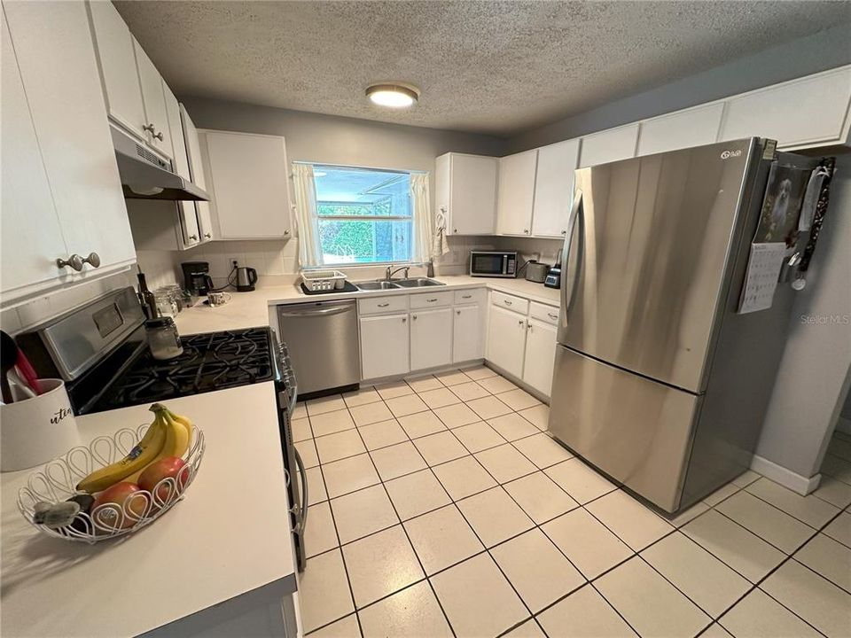 For Rent: $2,890 (4 beds, 3 baths, 2213 Square Feet)