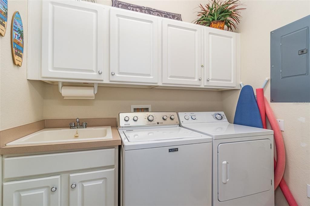 For Sale: $378,000 (3 beds, 2 baths, 1439 Square Feet)