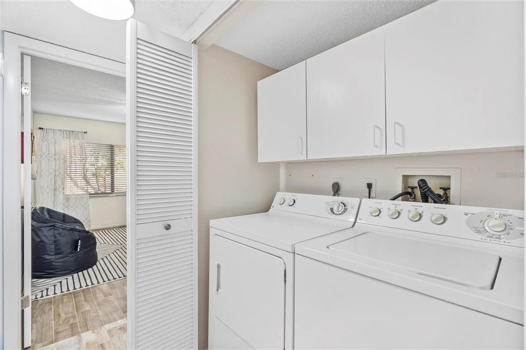 For Sale: $389,900 (2 beds, 2 baths, 1220 Square Feet)