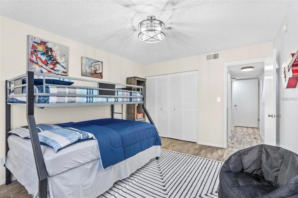 For Sale: $389,900 (2 beds, 2 baths, 1220 Square Feet)