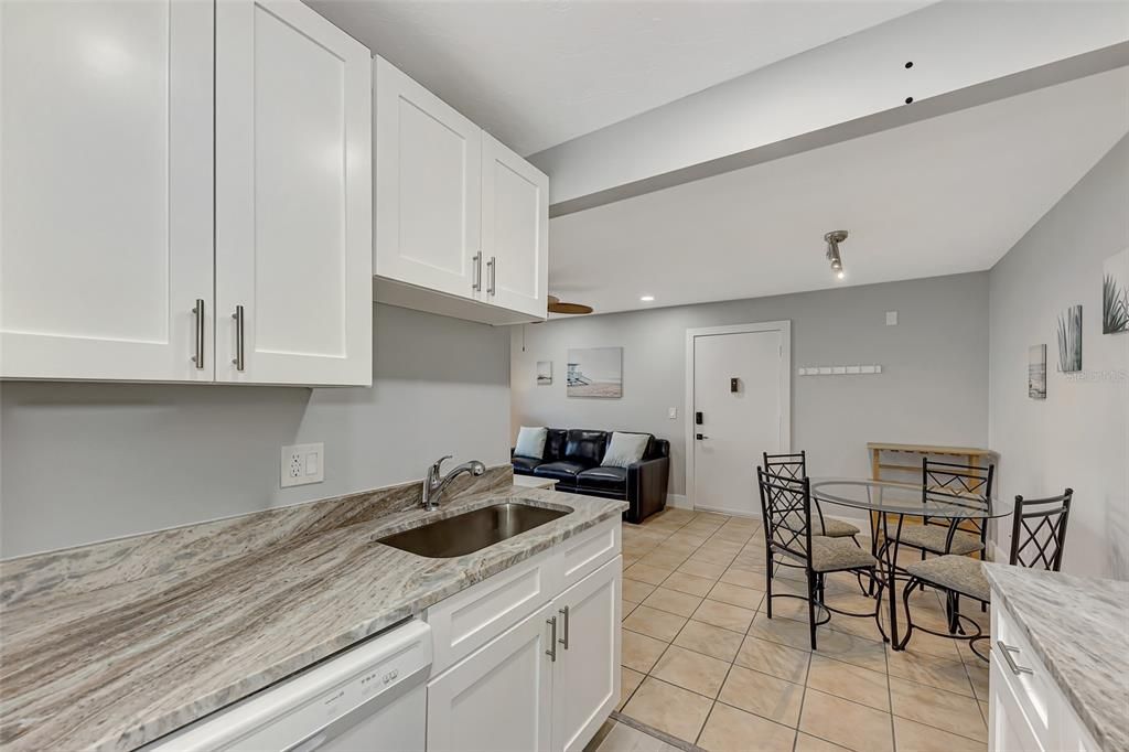 For Rent: $3,000 (1 beds, 1 baths, 797 Square Feet)