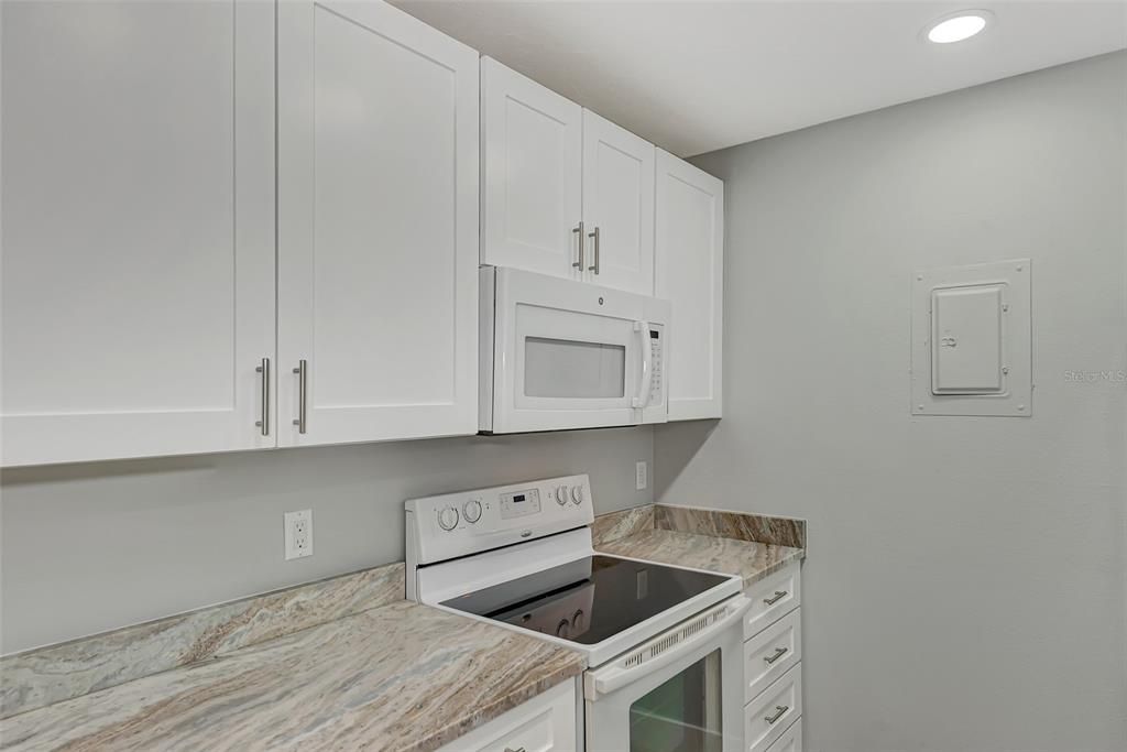 For Rent: $5,400 (1 beds, 1 baths, 797 Square Feet)