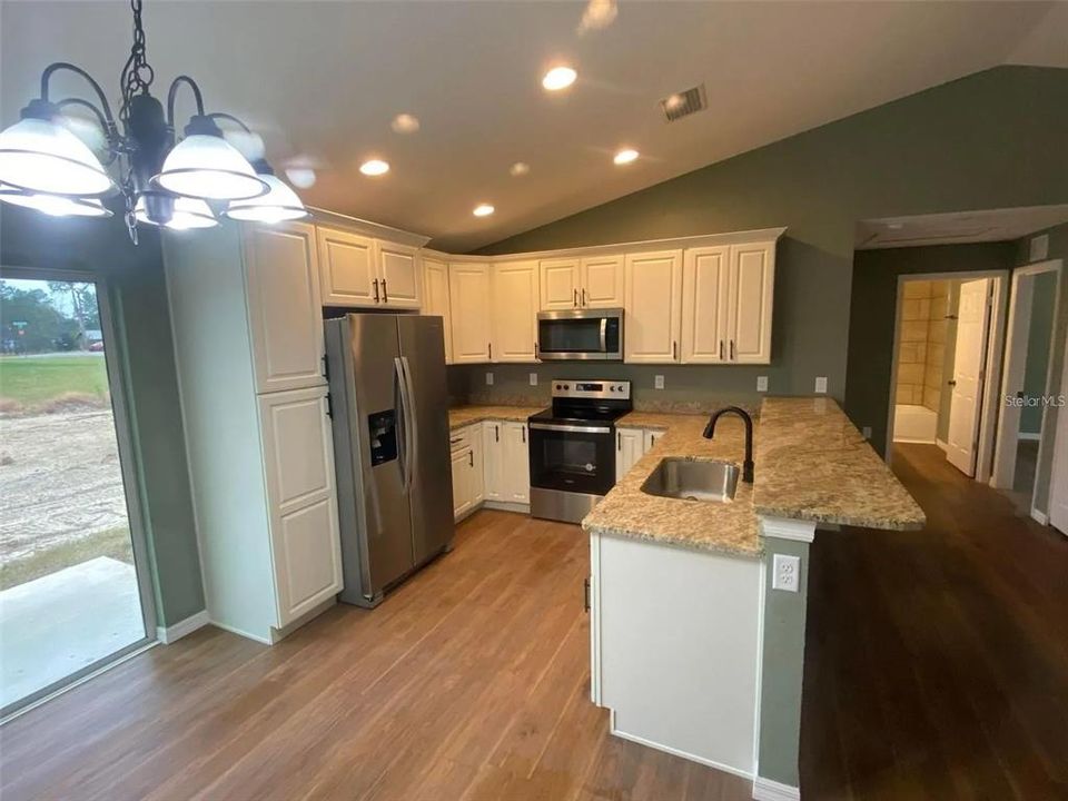 For Sale: $253,900 (3 beds, 2 baths, 1334 Square Feet)
