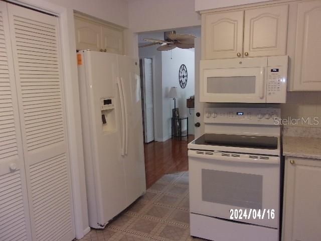 For Sale: $169,900 (2 beds, 2 baths, 1144 Square Feet)