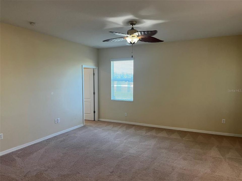 For Rent: $2,600 (5 beds, 2 baths, 2617 Square Feet)