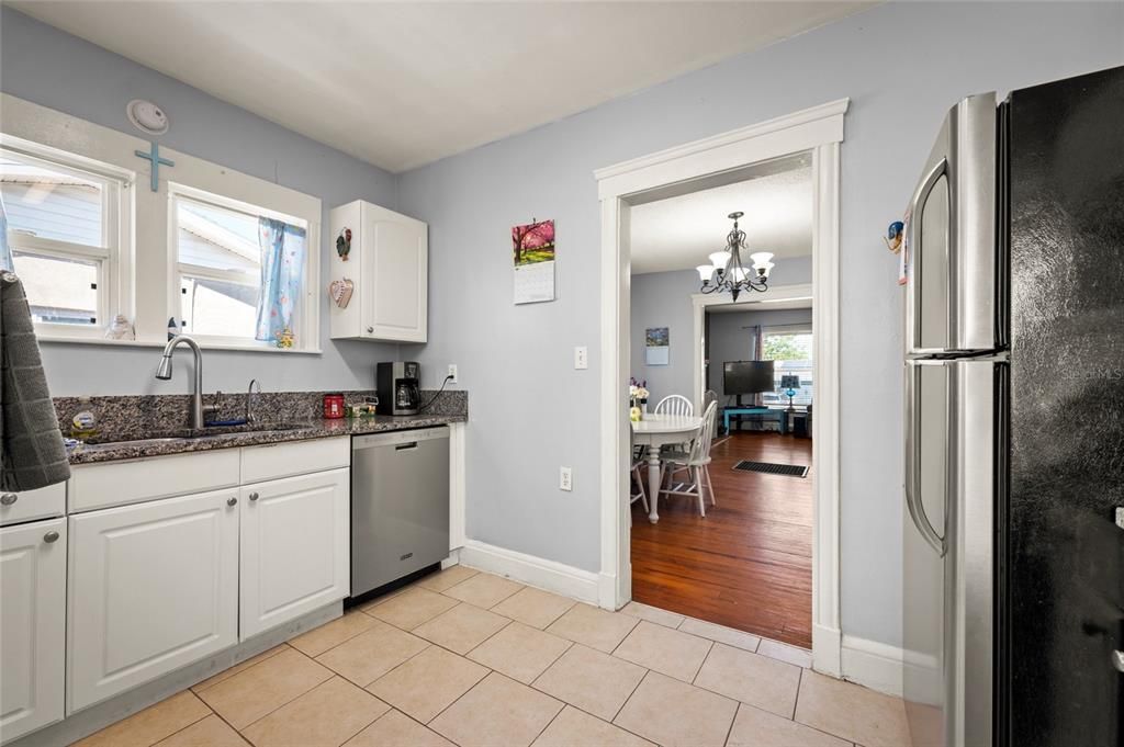 For Sale: $324,500 (3 beds, 1 baths, 1200 Square Feet)