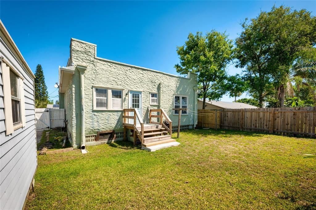 For Sale: $324,500 (3 beds, 1 baths, 1200 Square Feet)