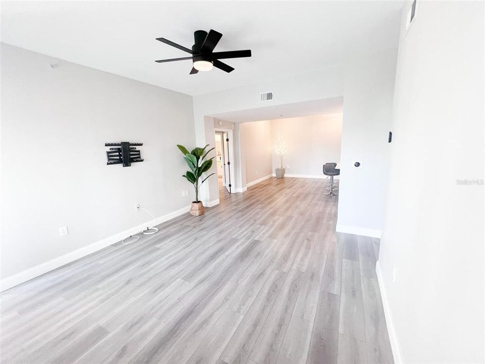 Active With Contract: $625,000 (2 beds, 2 baths, 1170 Square Feet)