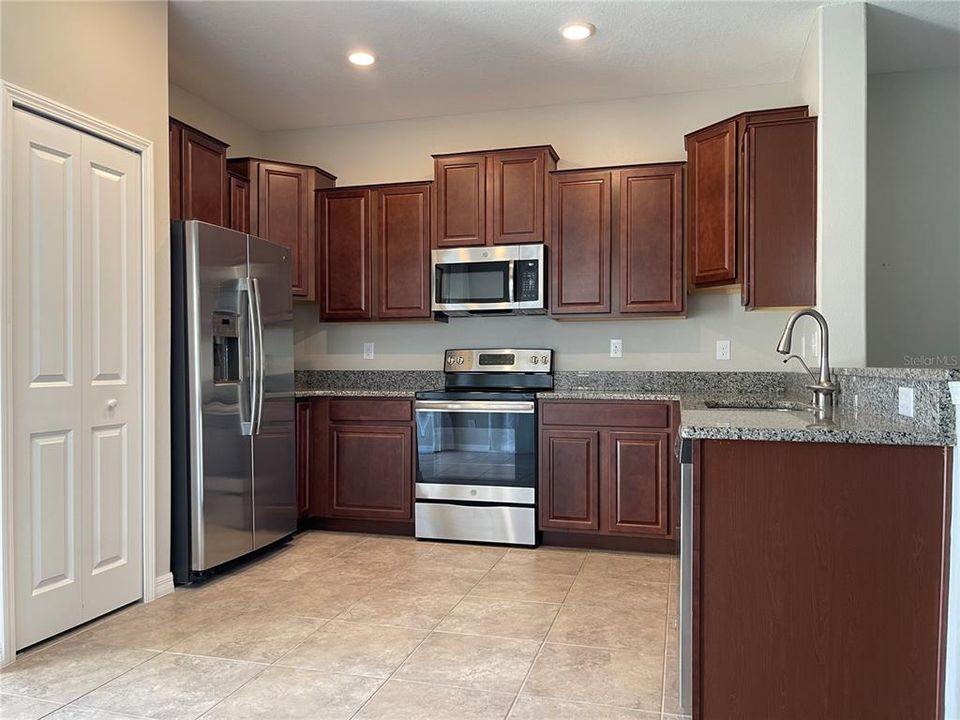 For Sale: $269,000 (2 beds, 2 baths, 1559 Square Feet)