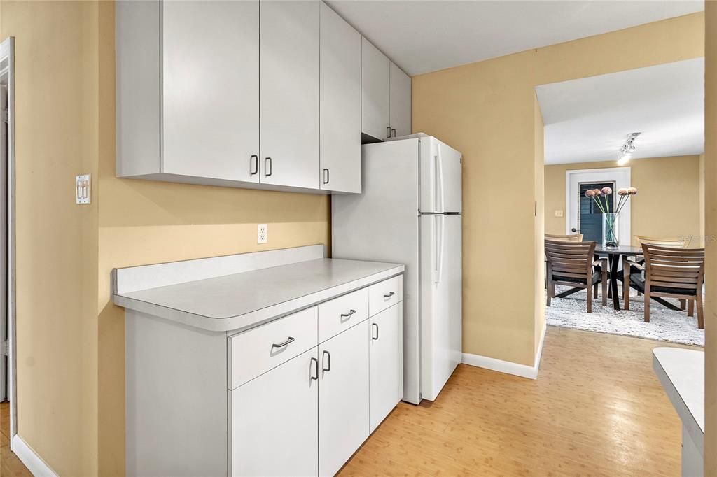 Active With Contract: $390,000 (2 beds, 1 baths, 955 Square Feet)