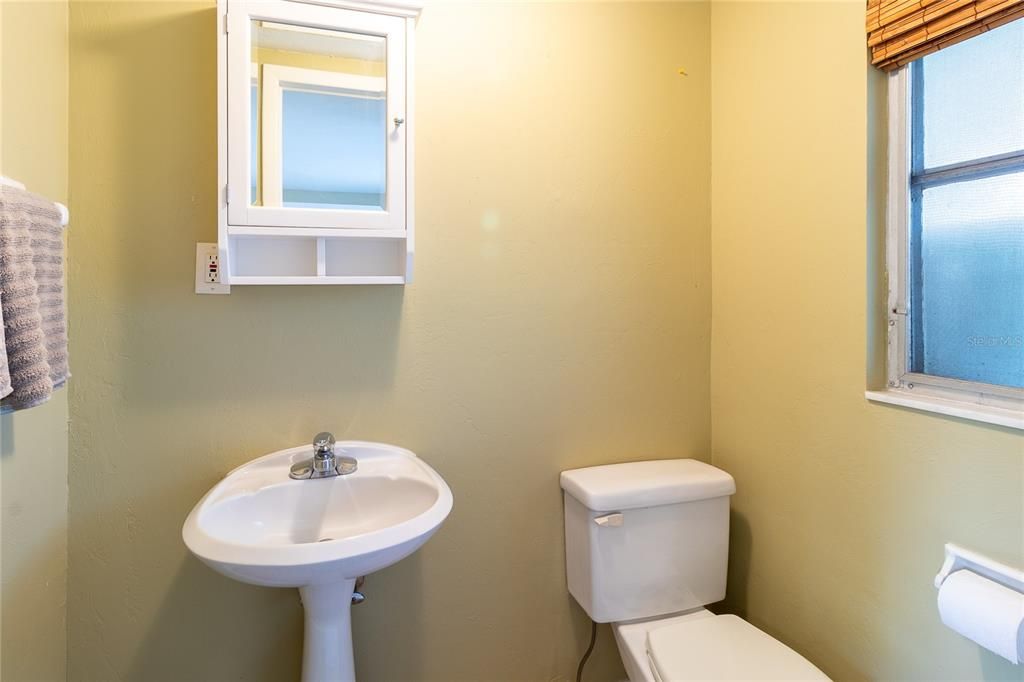 For Sale: $390,000 (2 beds, 1 baths, 955 Square Feet)
