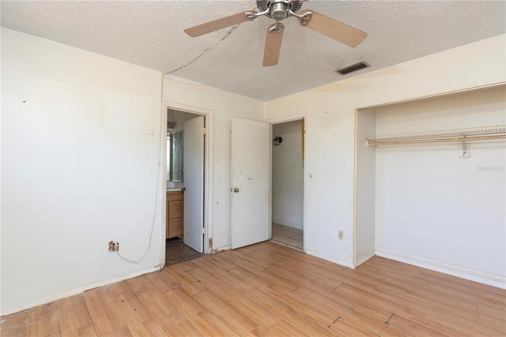 For Sale: $190,000 (3 beds, 2 baths, 1316 Square Feet)