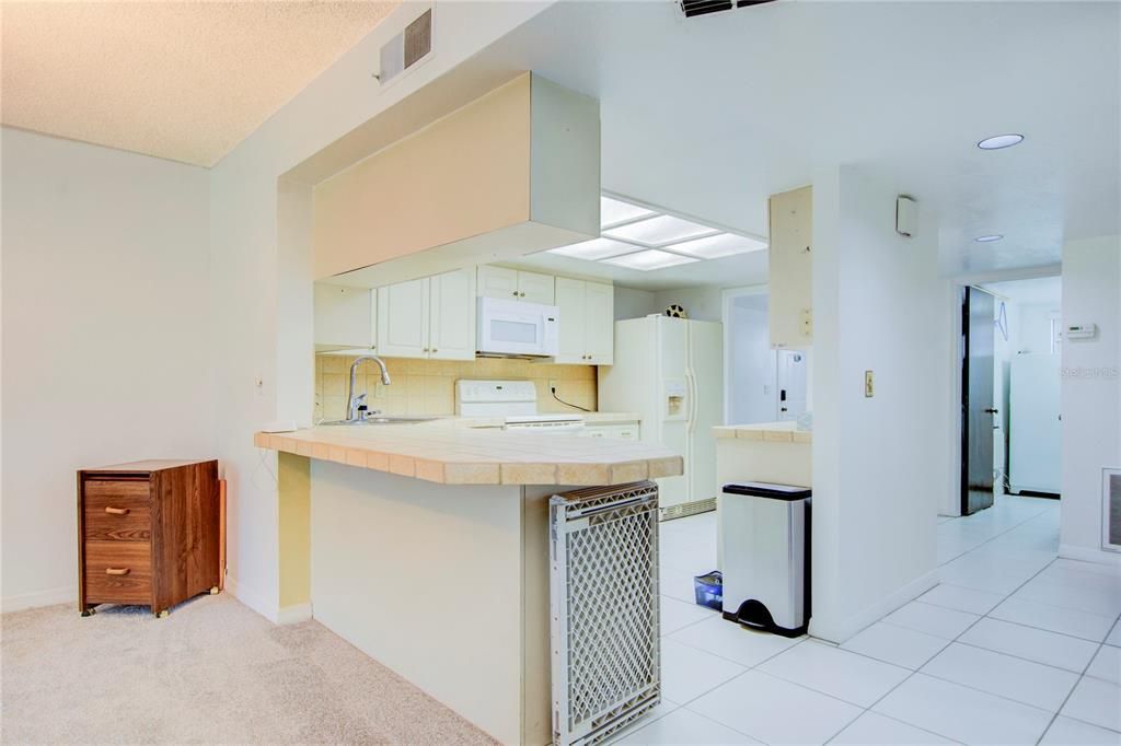 For Sale: $325,000 (2 beds, 2 baths, 1400 Square Feet)