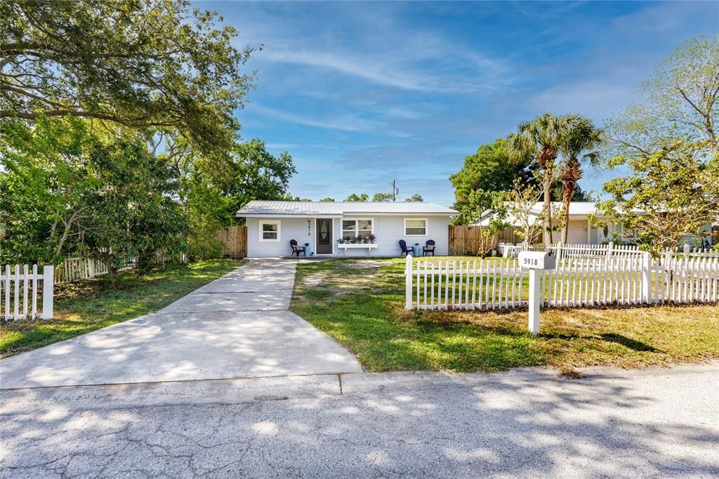 Active With Contract: $365,000 (3 beds, 2 baths, 1104 Square Feet)