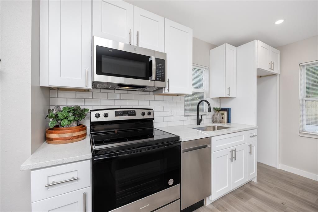 Active With Contract: $365,000 (3 beds, 2 baths, 1104 Square Feet)