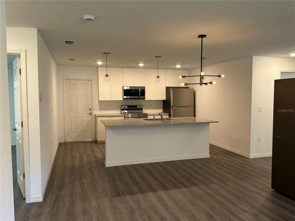 Active With Contract: $1,895 (4 beds, 2 baths, 1561 Square Feet)