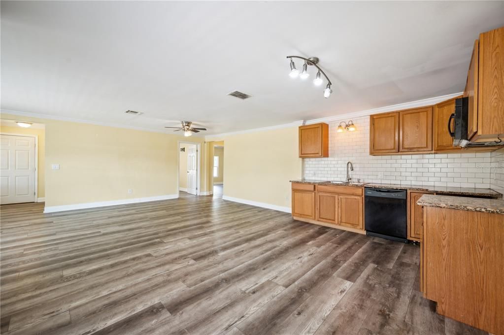 Active With Contract: $275,000 (4 beds, 2 baths, 1620 Square Feet)