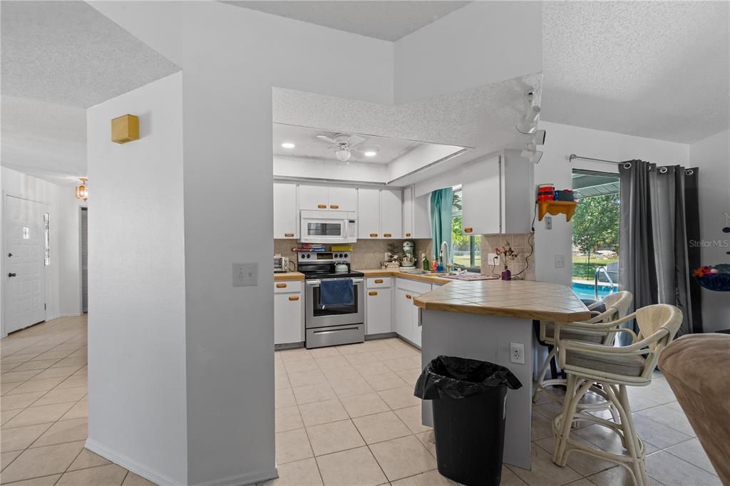 Recently Sold: $325,000 (2 beds, 2 baths, 1532 Square Feet)