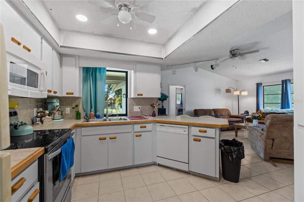 Recently Sold: $325,000 (2 beds, 2 baths, 1532 Square Feet)