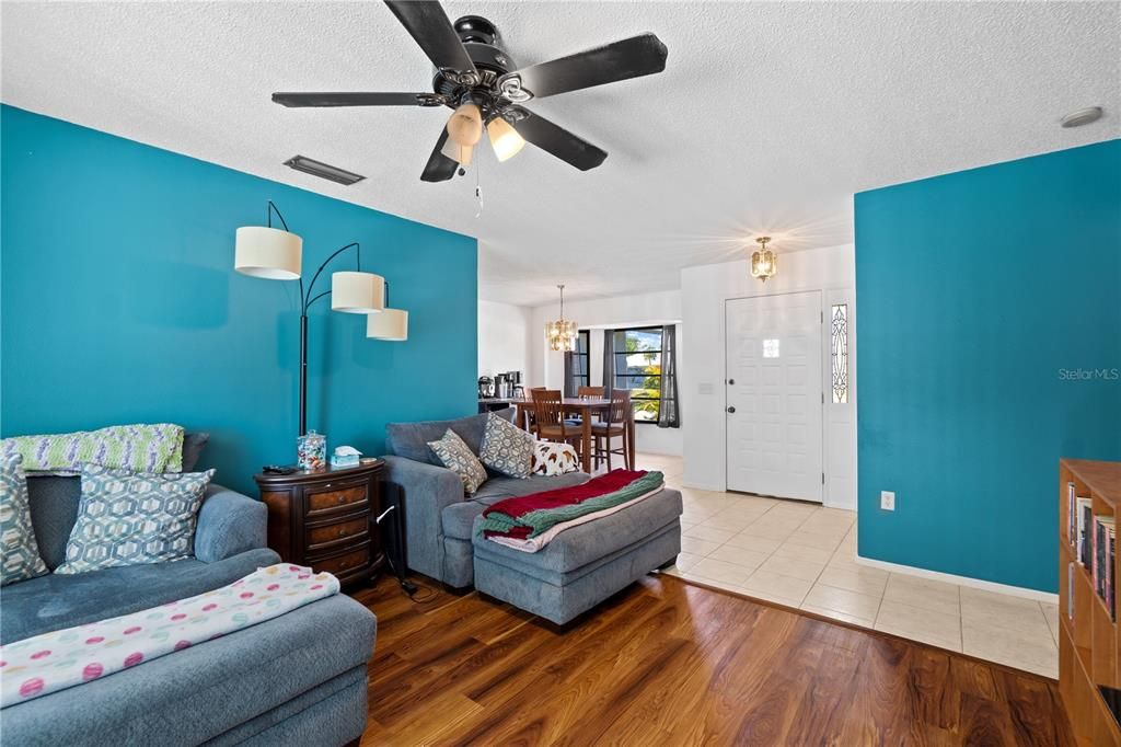 Recently Sold: $325,000 (2 beds, 2 baths, 1532 Square Feet)