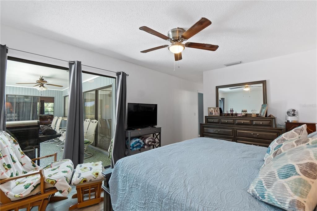 Recently Sold: $325,000 (2 beds, 2 baths, 1532 Square Feet)