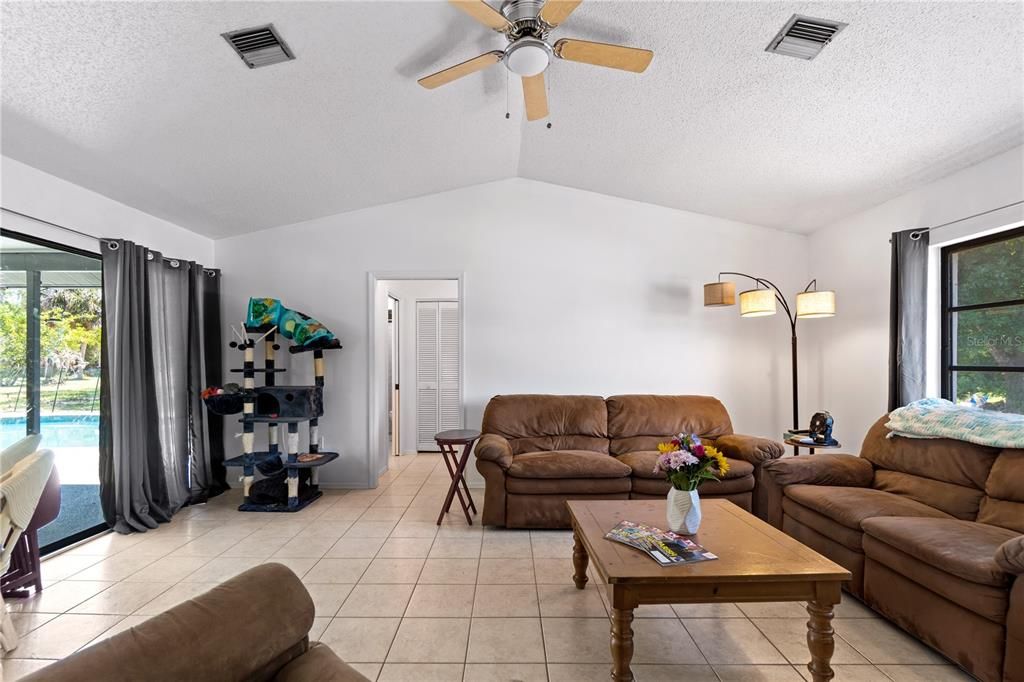 Recently Sold: $325,000 (2 beds, 2 baths, 1532 Square Feet)