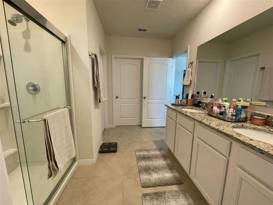 For Rent: $3,400 (5 beds, 3 baths, 2626 Square Feet)