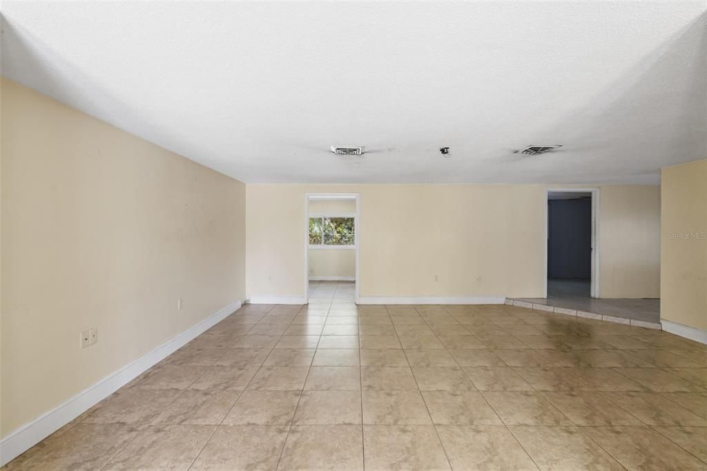 Active With Contract: $226,900 (3 beds, 2 baths, 1512 Square Feet)