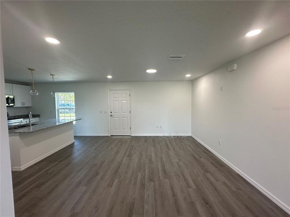 For Rent: $1,895 (4 beds, 2 baths, 1170 Square Feet)
