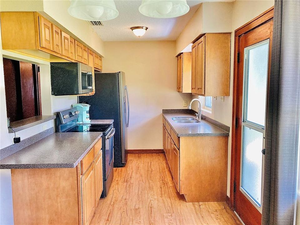 For Sale: $259,000 (3 beds, 1 baths, 1136 Square Feet)