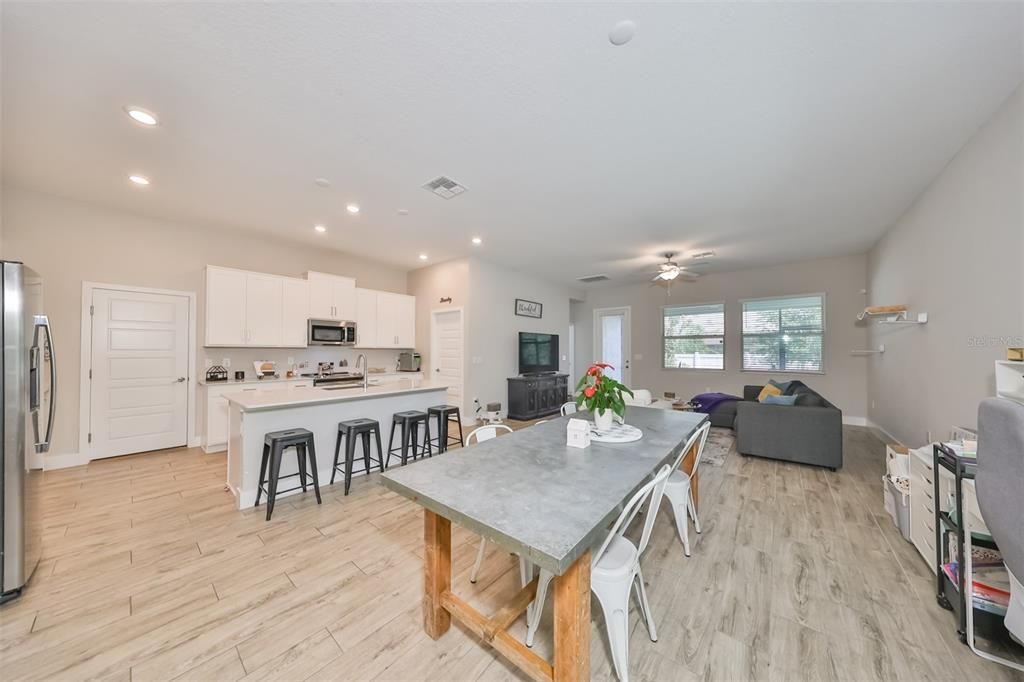 Active With Contract: $699,500 (4 beds, 3 baths, 2782 Square Feet)