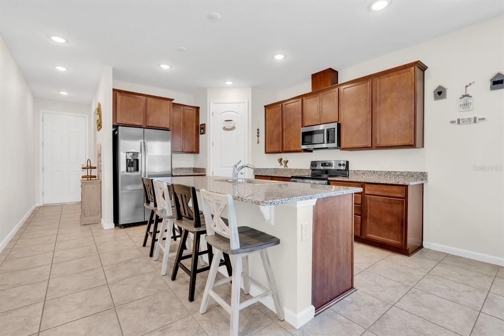 For Sale: $365,000 (4 beds, 2 baths, 1928 Square Feet)