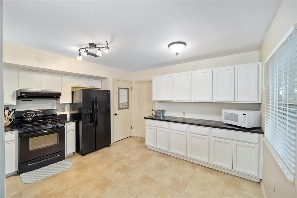 Active With Contract: $219,707 (2 beds, 2 baths, 1248 Square Feet)