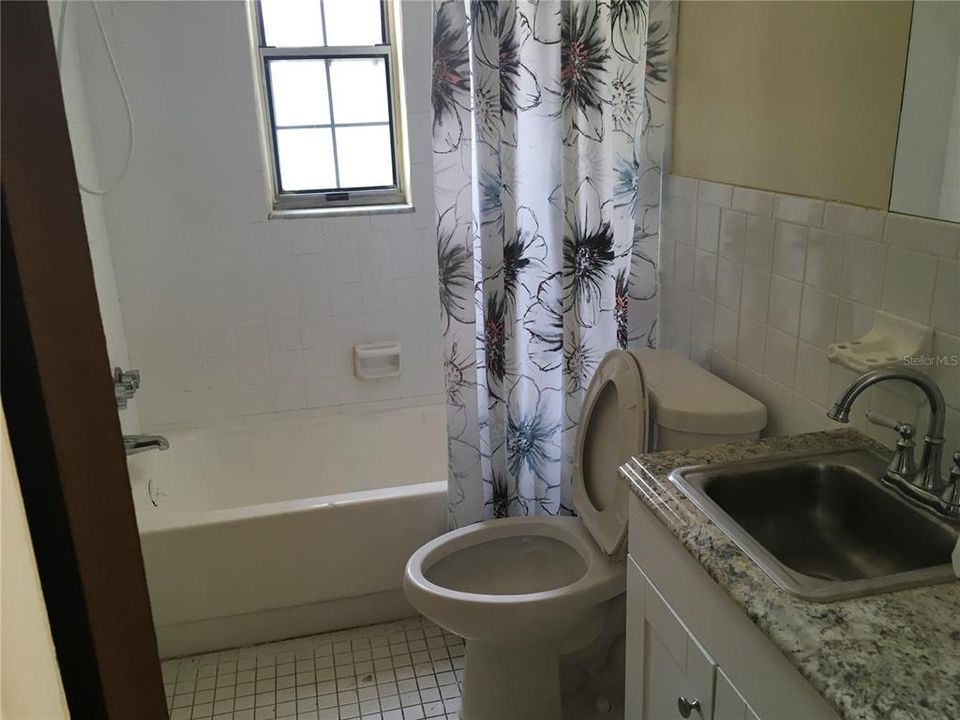 For Sale: $250,000 (3 beds, 1 baths, 1211 Square Feet)